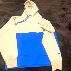 Champion hoodie medium